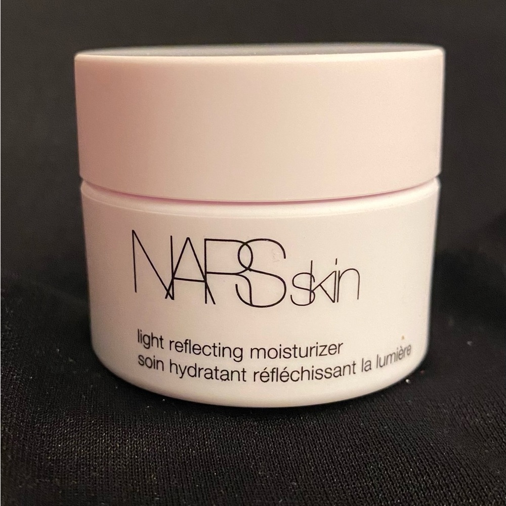 NARS Light Reflecting Moisturizer - A gift for your skin - Picture 2 of 9